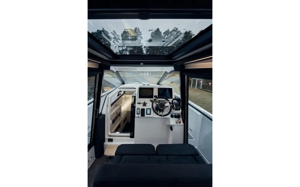 slider 7 Virtue  V10 Cabin