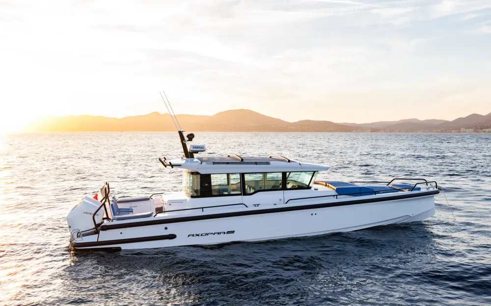 slider 0 Axopar  37 XC Cross Cabin