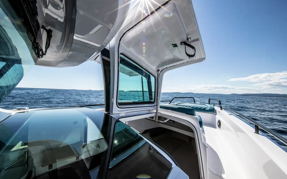 slider 24 Axopar  37 XC Cross Cabin