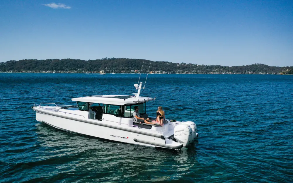 slider 4 Axopar  37 XC Cross Cabin