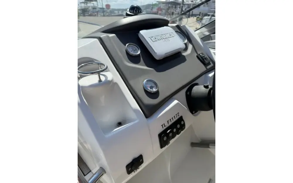 slider 6 Jeanneau Cap Camarat 7.5 DC