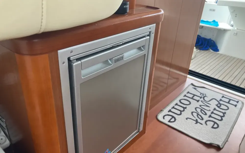 slider 23 Beneteau Antares 880