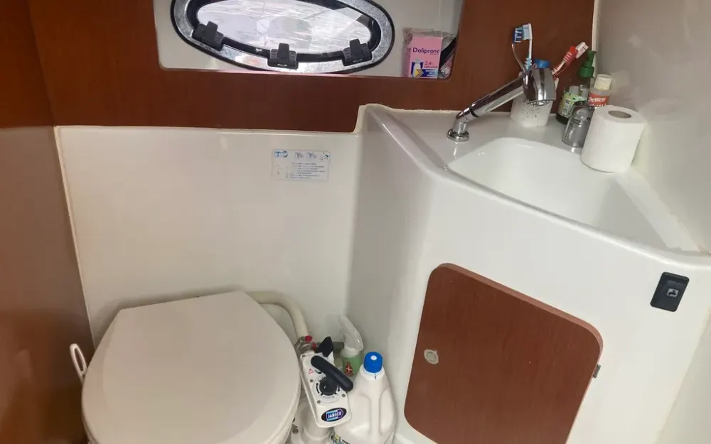 slider 18 Beneteau Antares 880
