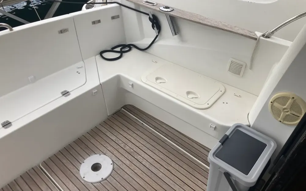 slider 11 Beneteau Antares 880