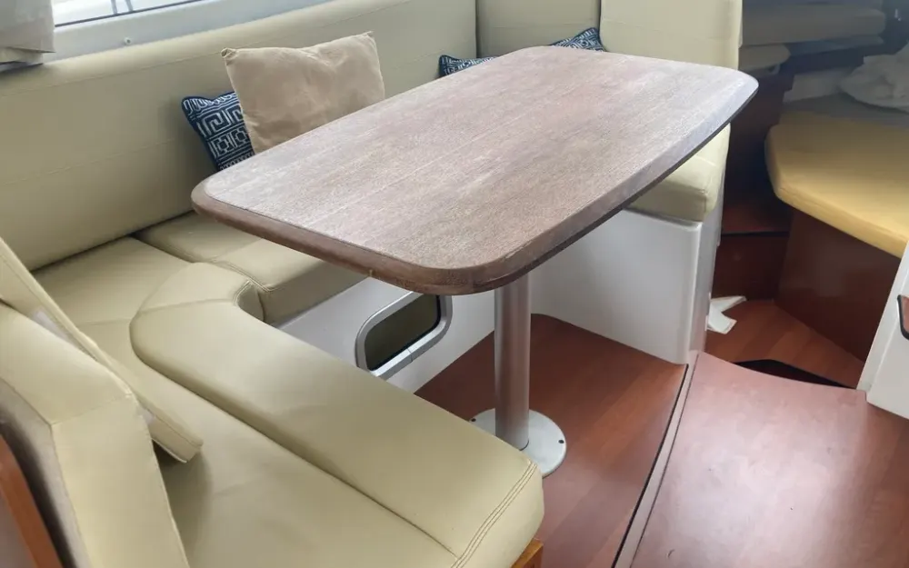 slider 15 Beneteau Antares 880