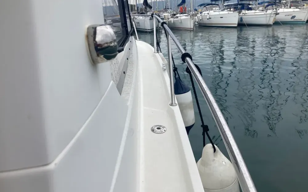 slider 6 Beneteau Antares 880