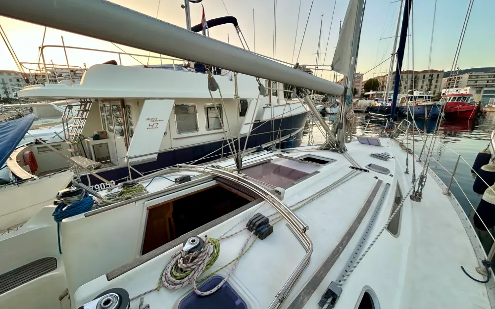 slider 16 Jeanneau Sun Odyssey 42.2