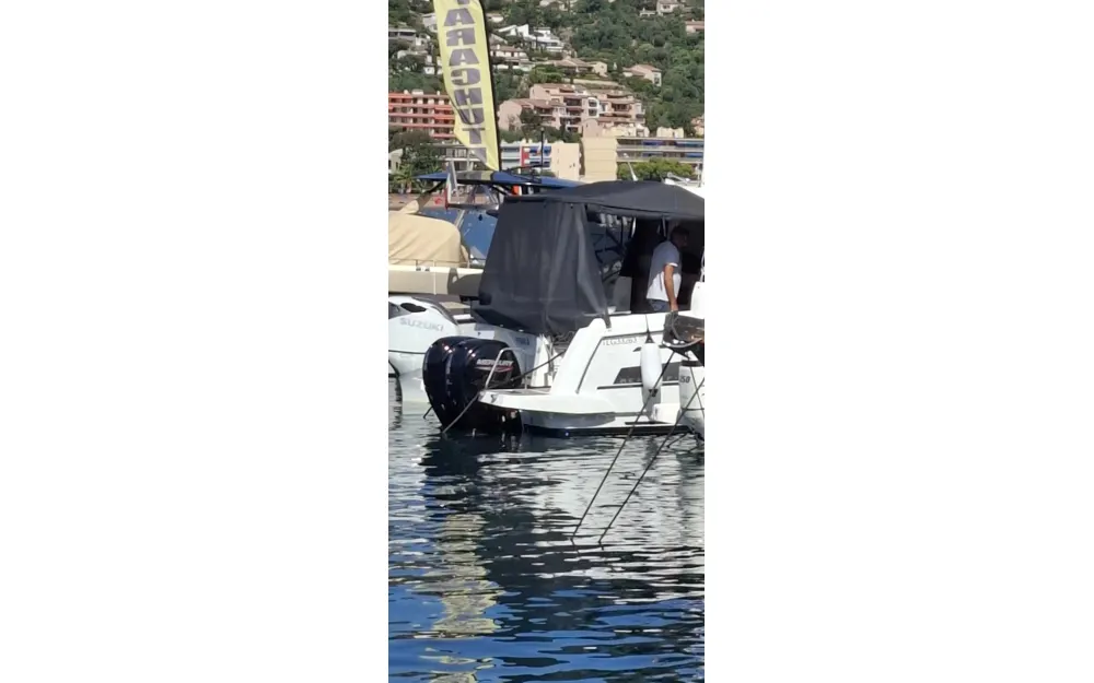 slider 18 Jeanneau Merry Fisher 895