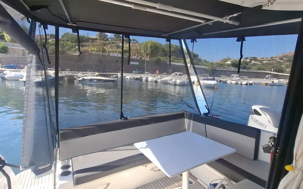 slider 1 Jeanneau Merry Fisher 895