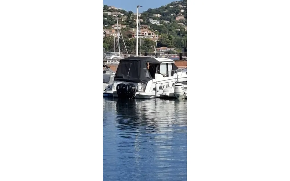 slider 19 Jeanneau Merry Fisher 895