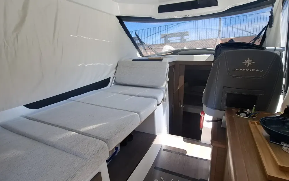 slider 2 Jeanneau Merry Fisher 895