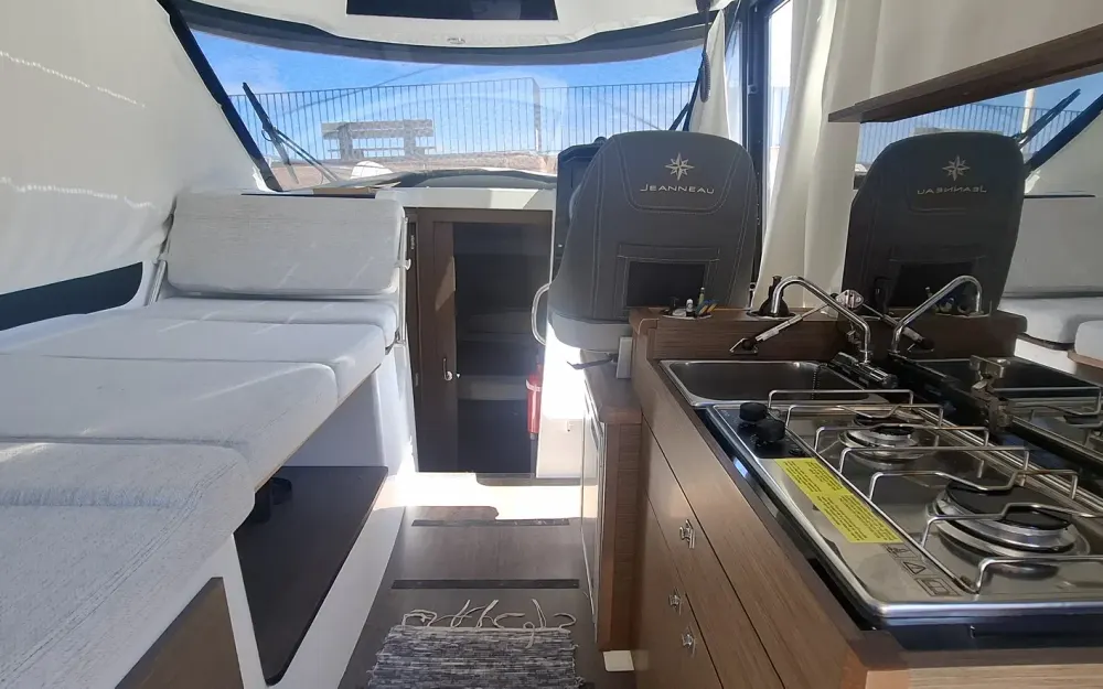 slider 3 Jeanneau Merry Fisher 895