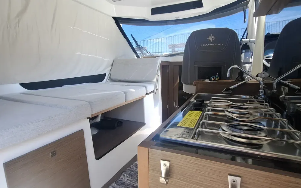 slider 5 Jeanneau Merry Fisher 895