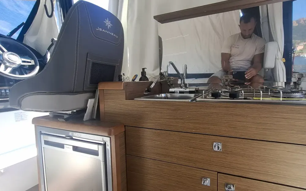slider 6 Jeanneau Merry Fisher 895