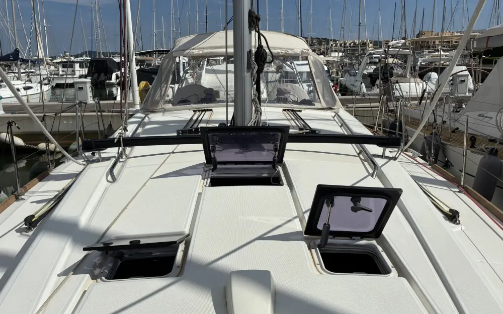 slider 15 Beneteau Oceanis 41