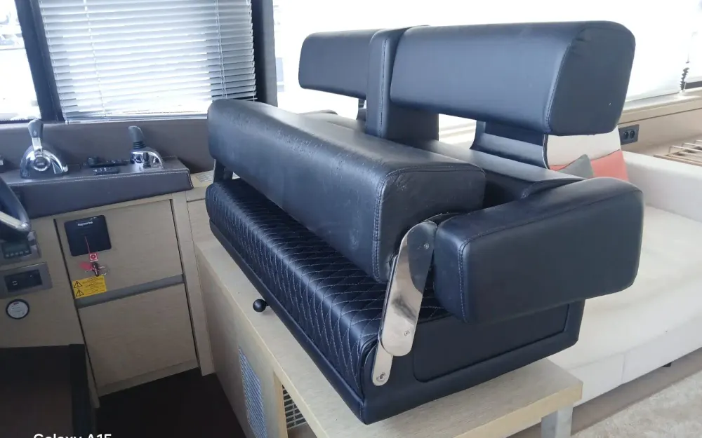 slider 10 Jeanneau Prestige 630