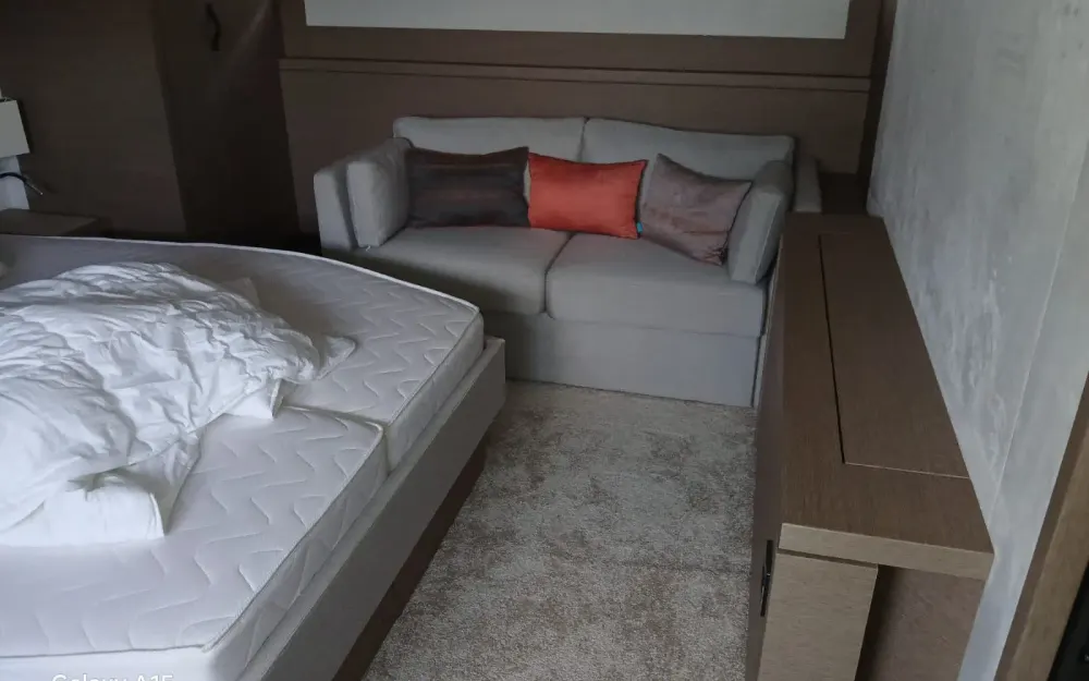 slider 11 Jeanneau Prestige 630
