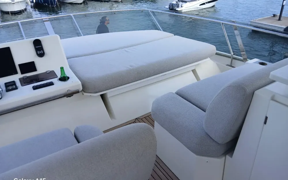 slider 17 Jeanneau Prestige 630