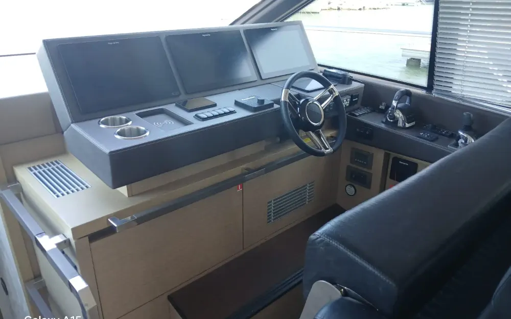 slider 4 Jeanneau Prestige 630
