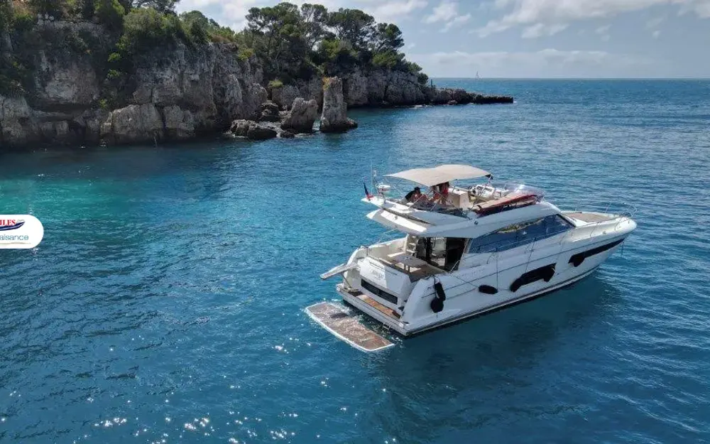 slider 0 Prestige Yachts Prestige 550 Fly