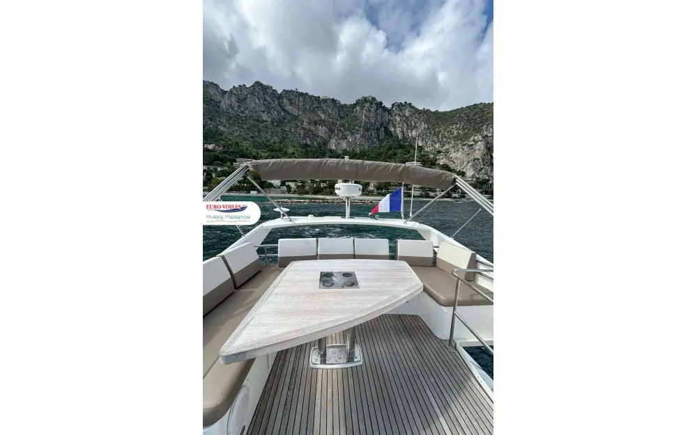 slider 15 Prestige Yachts Prestige 550 Fly