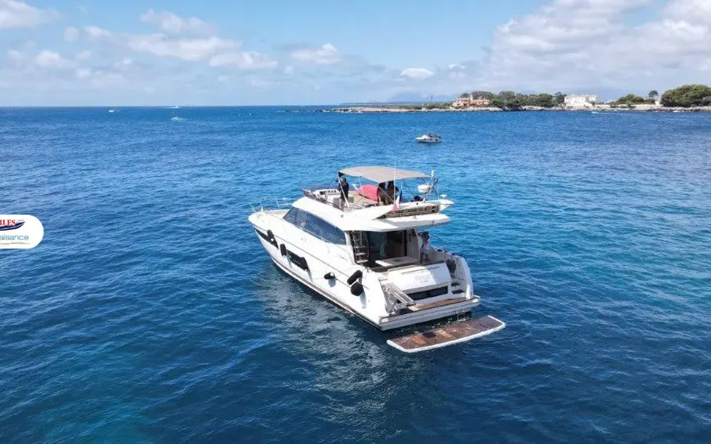 slider 1 Prestige Yachts Prestige 550 Fly