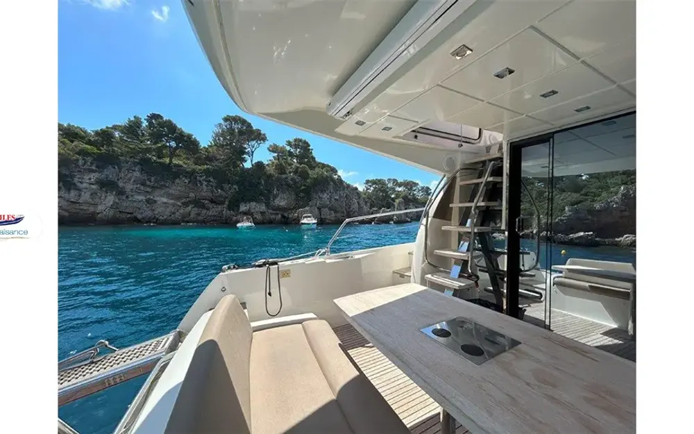slider 4 Prestige Yachts Prestige 550 Fly