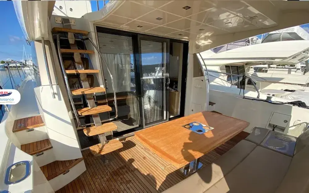 slider 5 Prestige Yachts Prestige 550 Fly