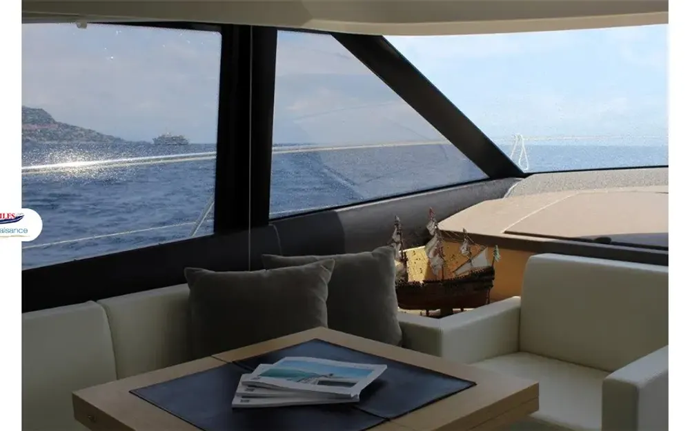 slider 8 Prestige Yachts Prestige 550 Fly