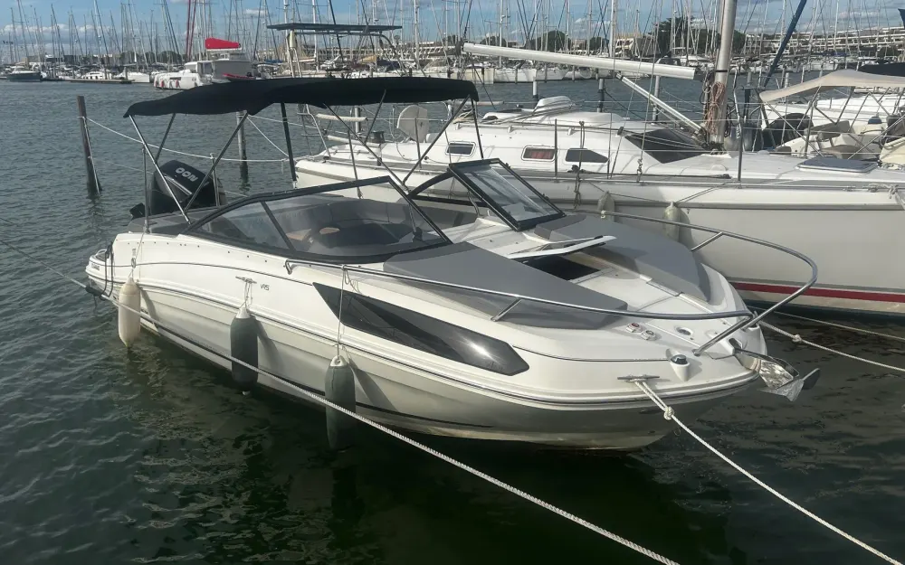 slider 0 Bayliner VR5 Cuddy OB