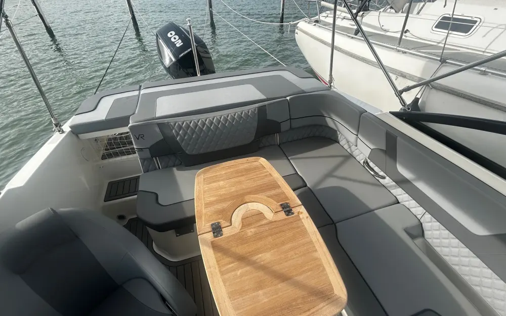 slider 7 Bayliner VR5 Cuddy OB