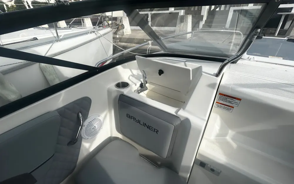 slider 4 Bayliner VR5 Cuddy OB