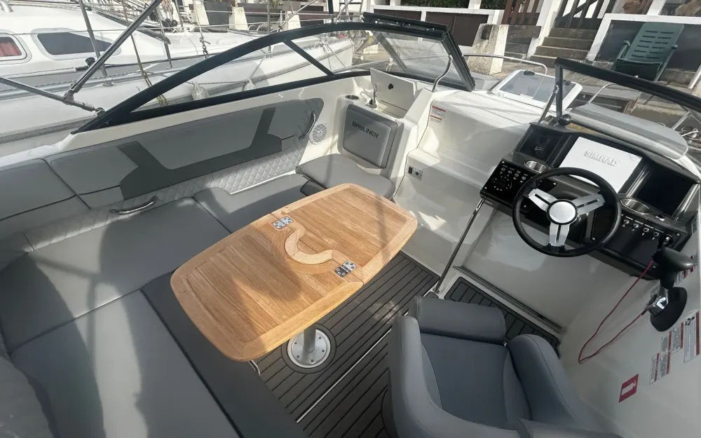 slider 6 Bayliner VR5 Cuddy OB