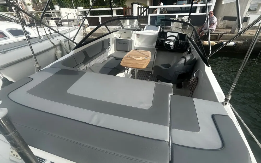 slider 8 Bayliner VR5 Cuddy OB