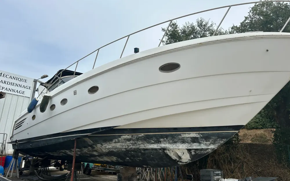 slider 23 Carver Trojan 440 Express