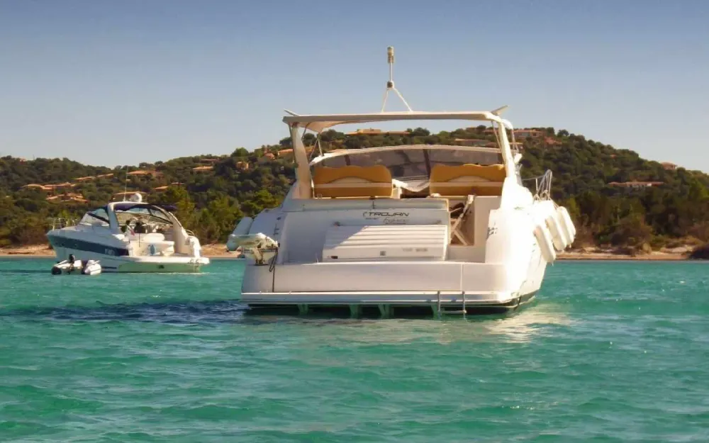 slider 6 Carver Trojan 440 Express