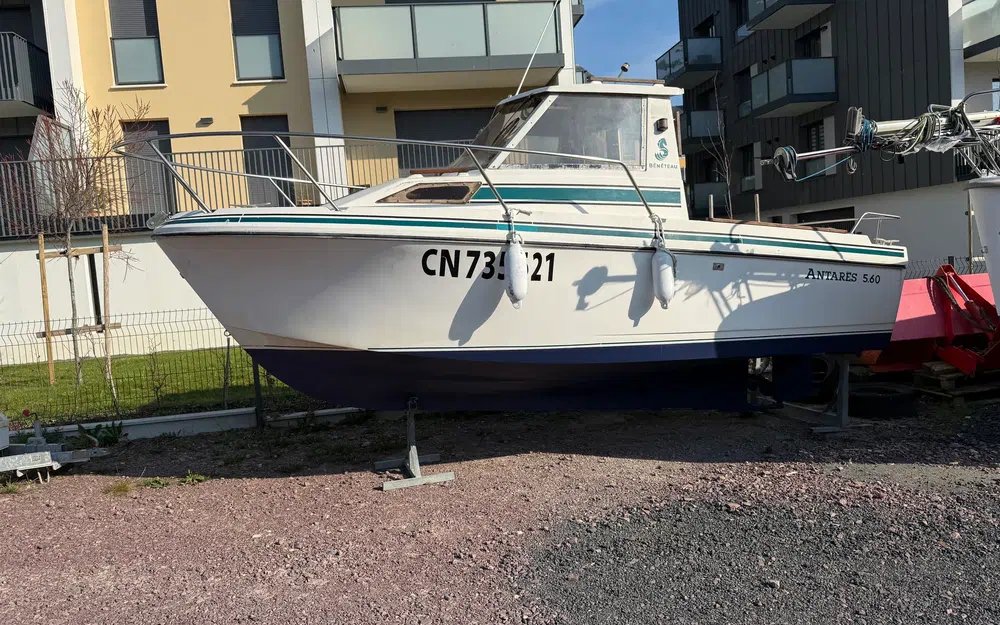 slider 11 Beneteau Antares 560