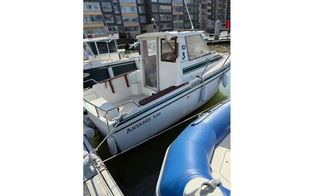 slider 3 Beneteau Antares 560