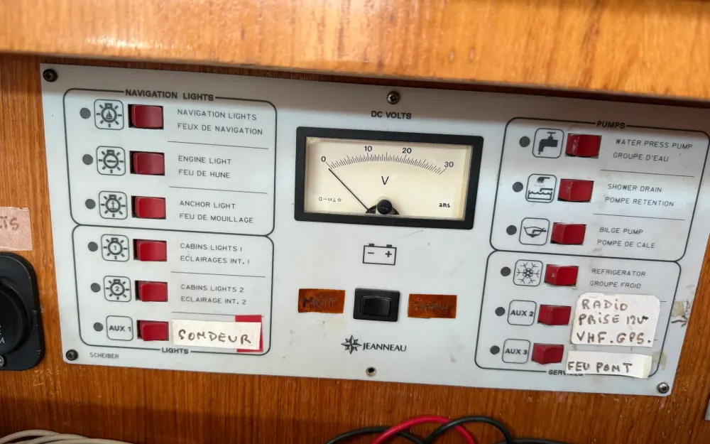 slider 16 Jeanneau Sun Odyssey 37