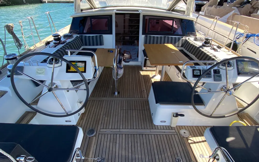 slider 3 Beneteau Sense 50