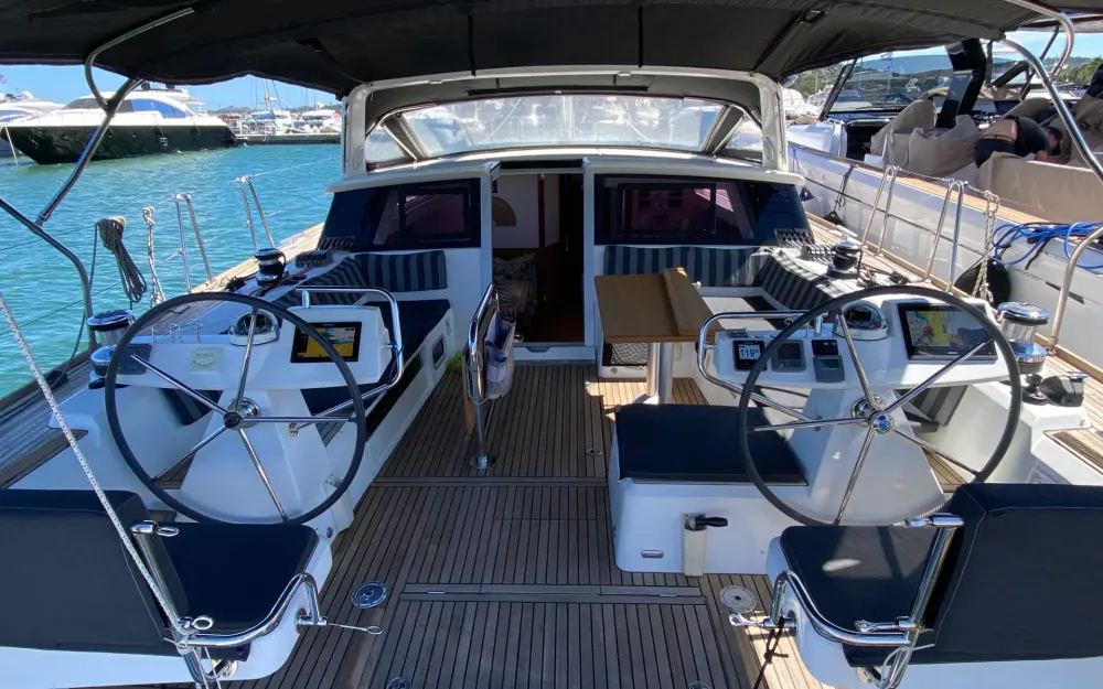 slider 4 Beneteau Sense 50