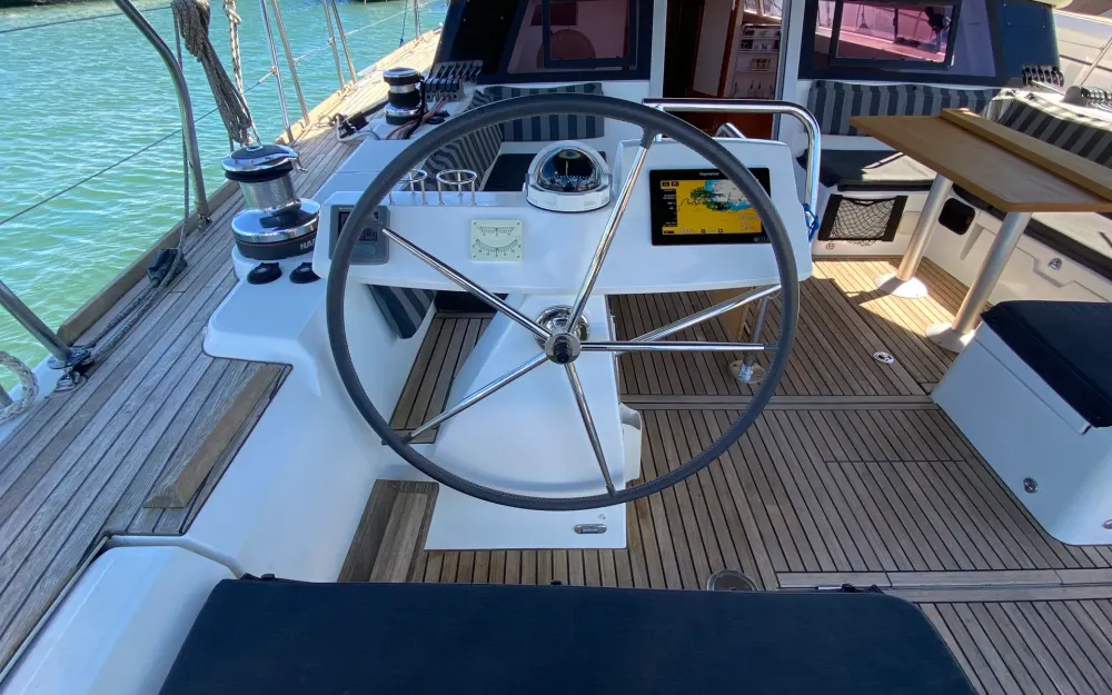 slider 6 Beneteau Sense 50