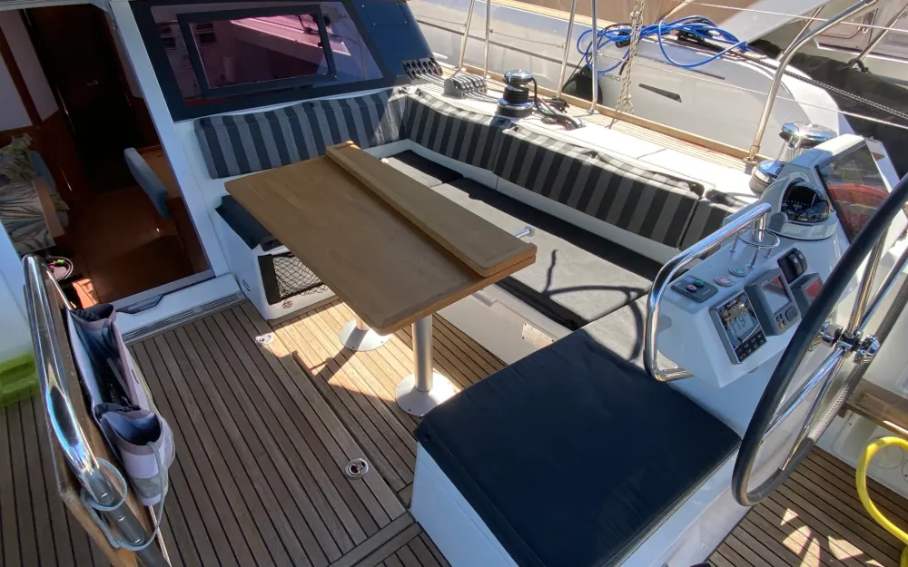 slider 7 Beneteau Sense 50