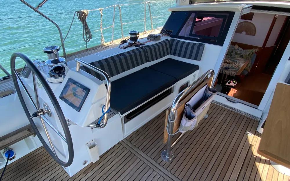 slider 8 Beneteau Sense 50