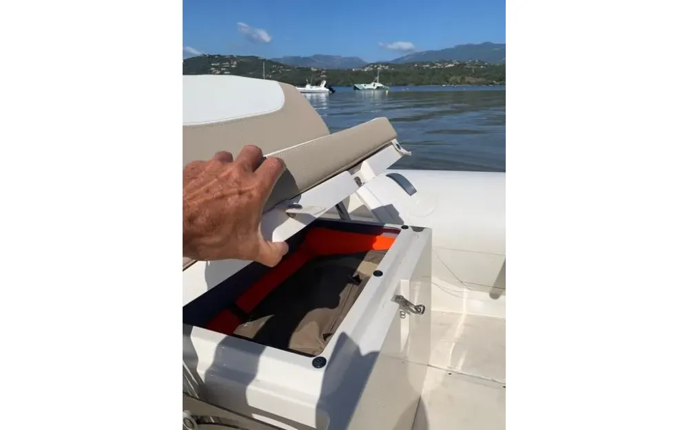 slider 6 Capelli Tempest 600Open