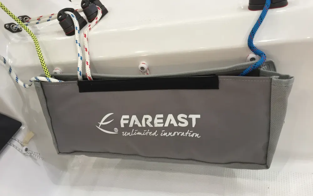 slider 12 Fareast  19 R