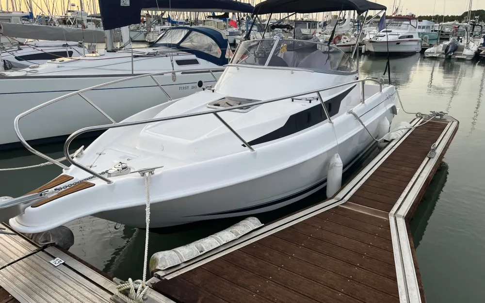 slider 0 B2 Marine CAP FERRET 752 CRUISER