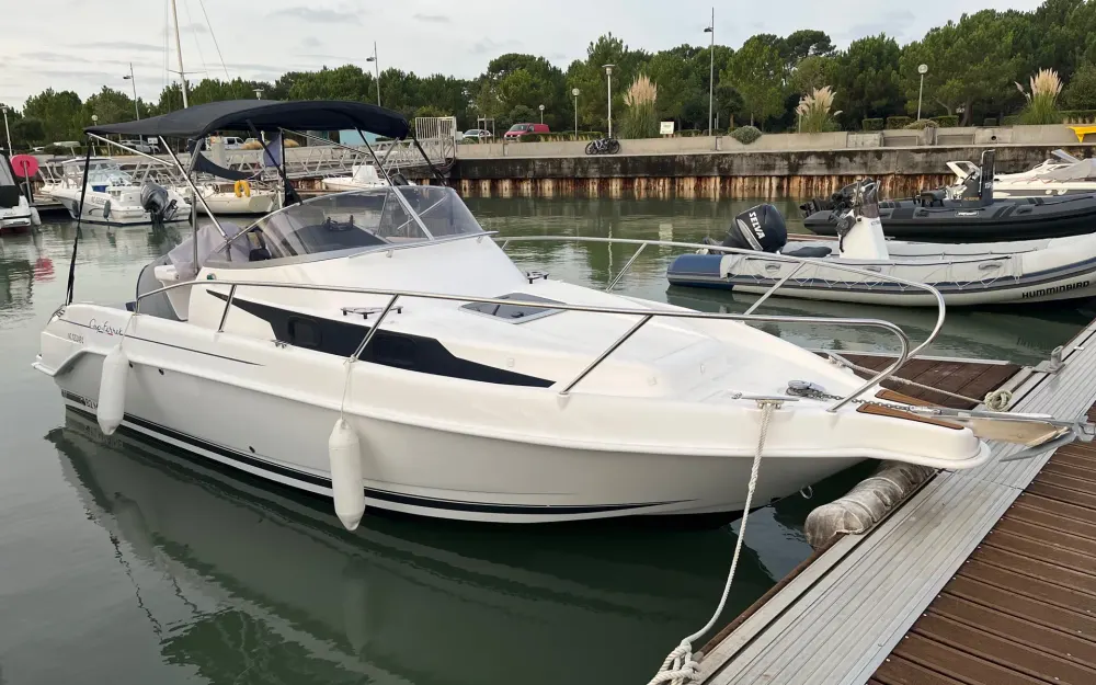 slider 2 B2 Marine CAP FERRET 752 CRUISER