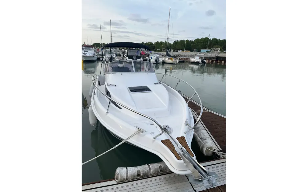 slider 3 B2 Marine CAP FERRET 752 CRUISER