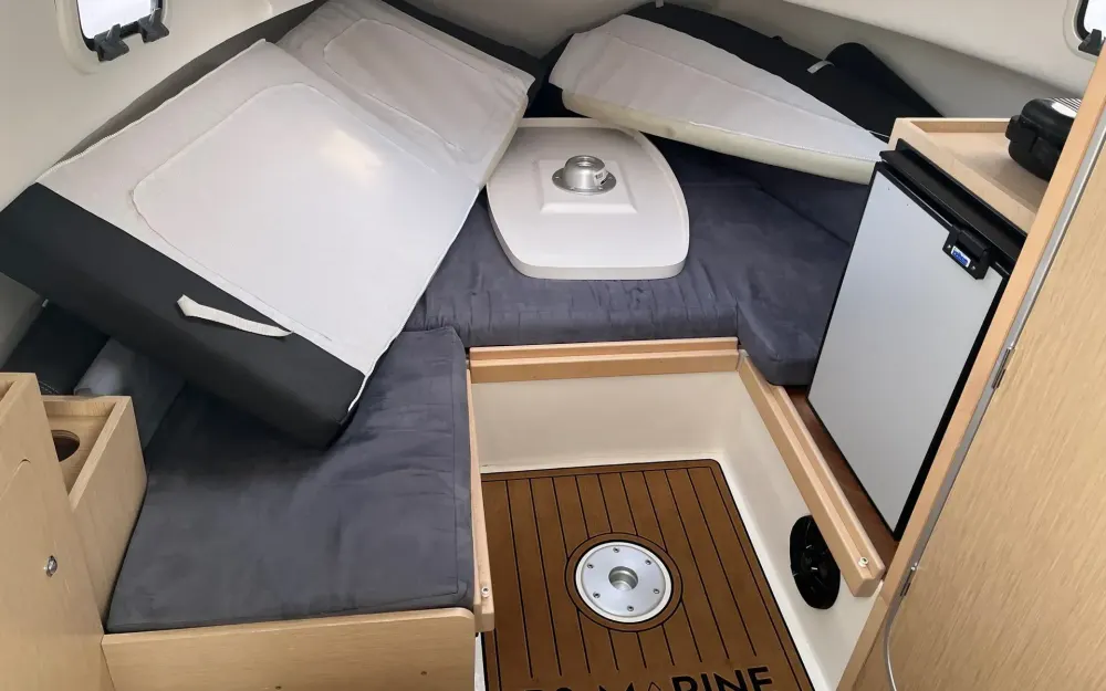 slider 5 B2 Marine CAP FERRET 752 CRUISER